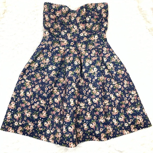 ⭐️3/$15⭐️ Sans Souci Navy Floral Strapless Dress - Picture 2 of 8